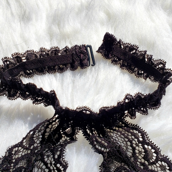 Black Lace Halter Bra - Picture 5 of 8